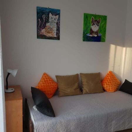 Apartment Mit Balkon ポレッチ エクステリア 写真