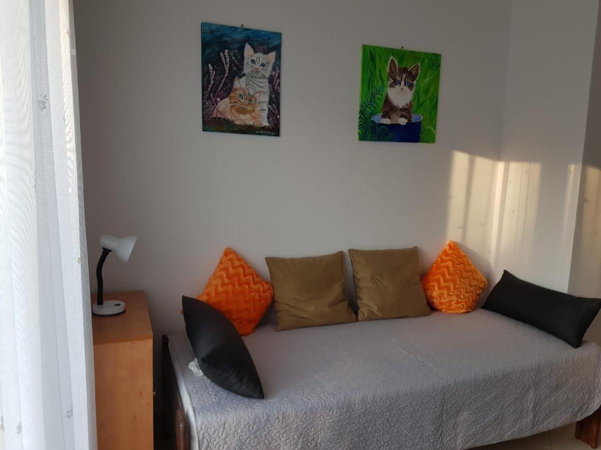 Apartment Mit Balkon ポレッチ エクステリア 写真