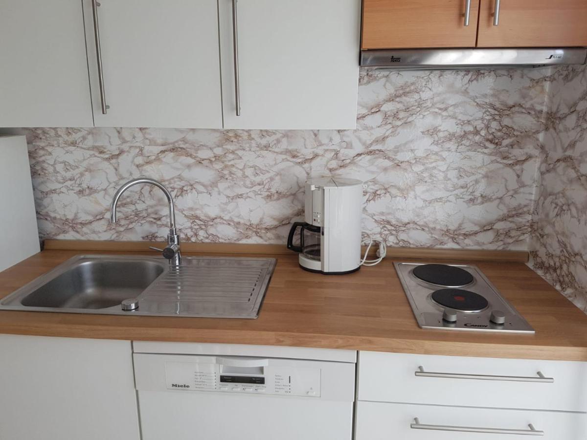 Apartment Mit Balkon ポレッチ エクステリア 写真