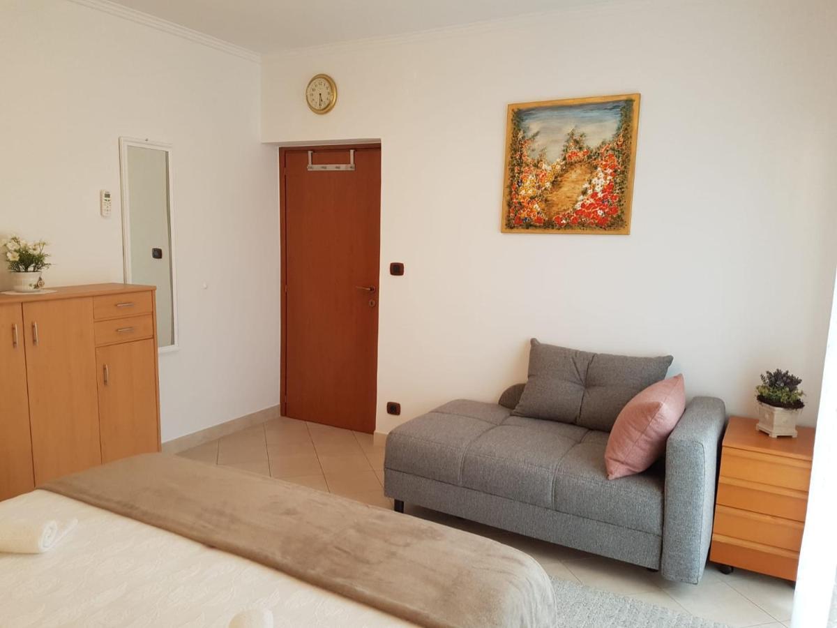 Apartment Mit Balkon ポレッチ エクステリア 写真