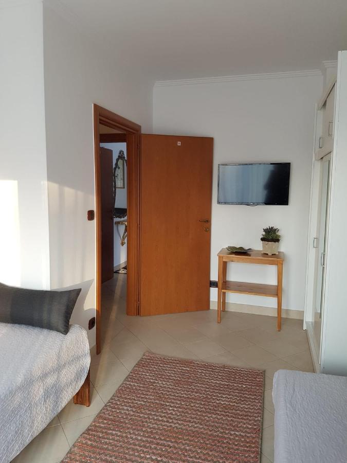 Apartment Mit Balkon ポレッチ エクステリア 写真