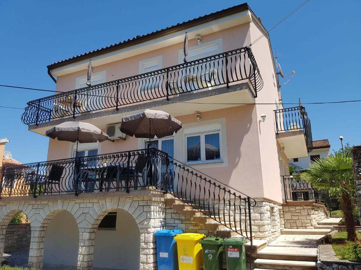Apartment Mit Balkon ポレッチ エクステリア 写真