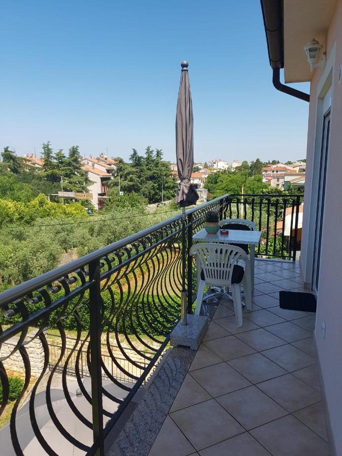 Apartment Mit Balkon ポレッチ エクステリア 写真