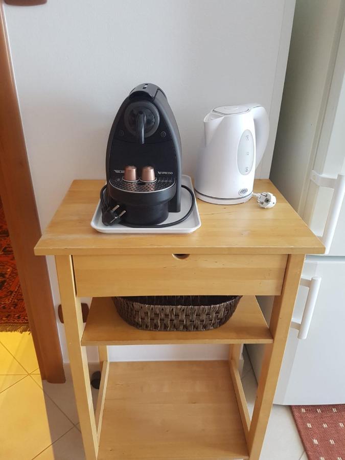 Apartment Mit Balkon ポレッチ エクステリア 写真
